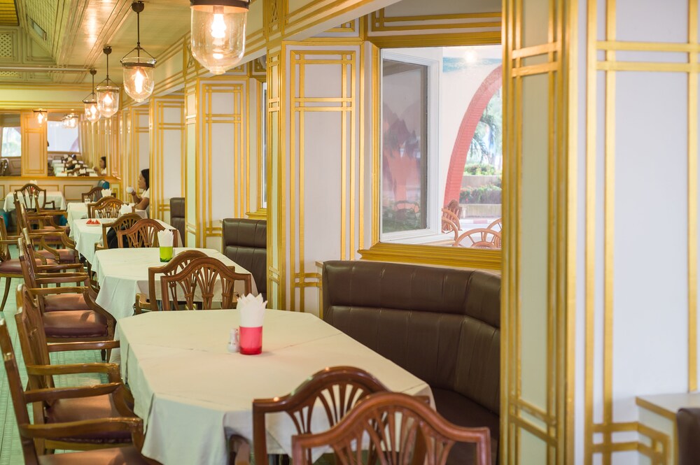 Food Court