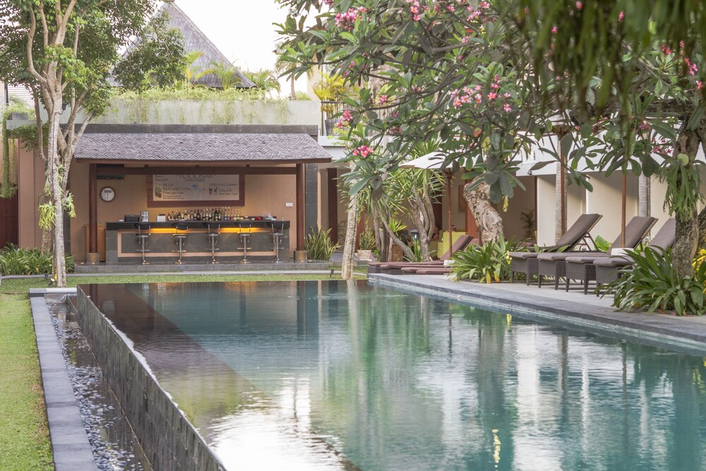 Poolside Bar