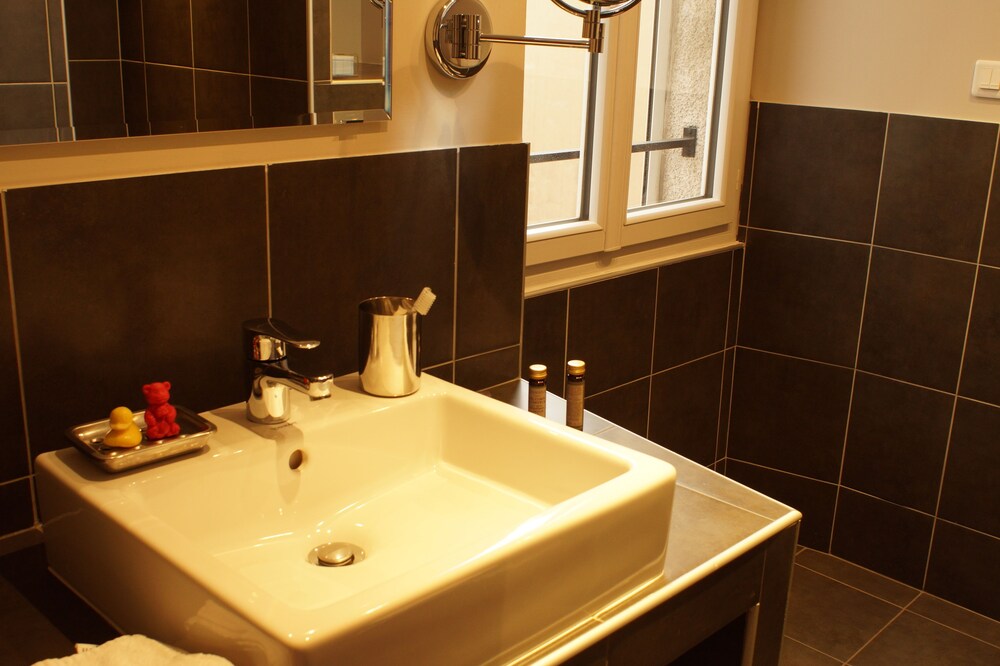 STUDIO (2 Adults + 1 child) - Bathroom