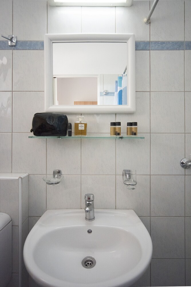 Apartment, 1 Bedroom, Kitchen - Bathroom