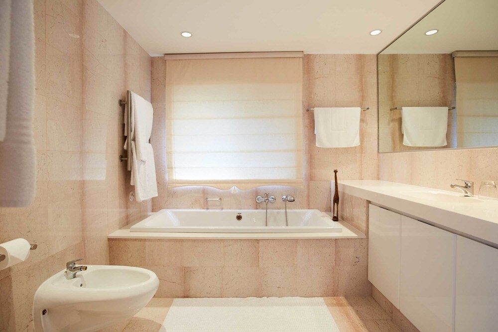Luxury Villa - Bathroom