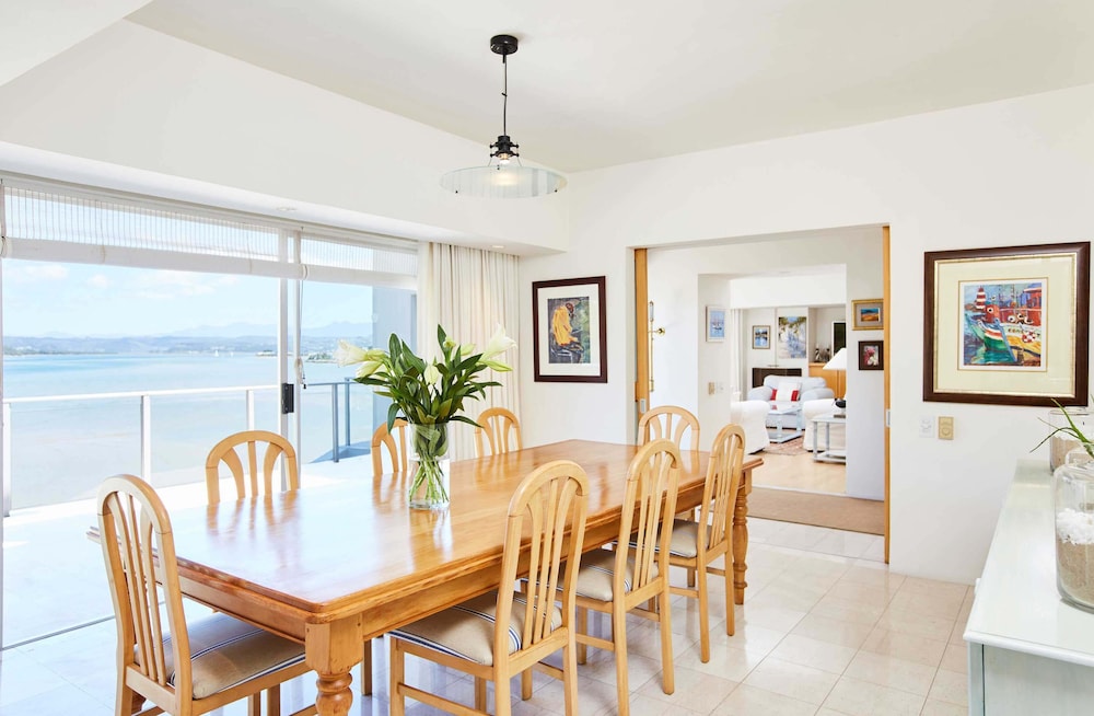 Luxury Villa - In-Room Dining