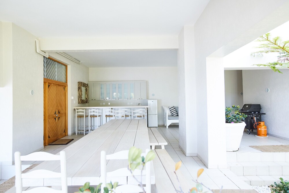 Luxury Villa - BBQ/Picnic Area