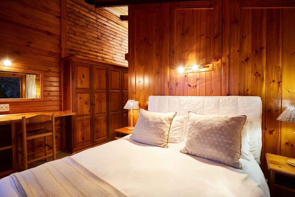 Hillside Chalet - Guestroom
