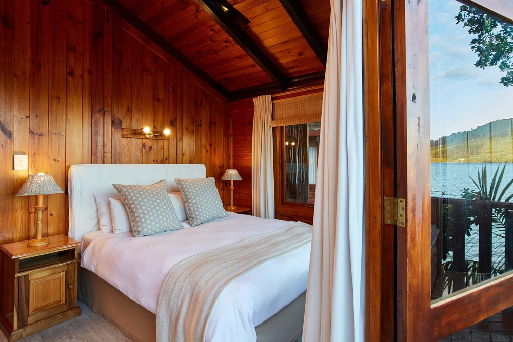 Waterfront Chalet - Guestroom