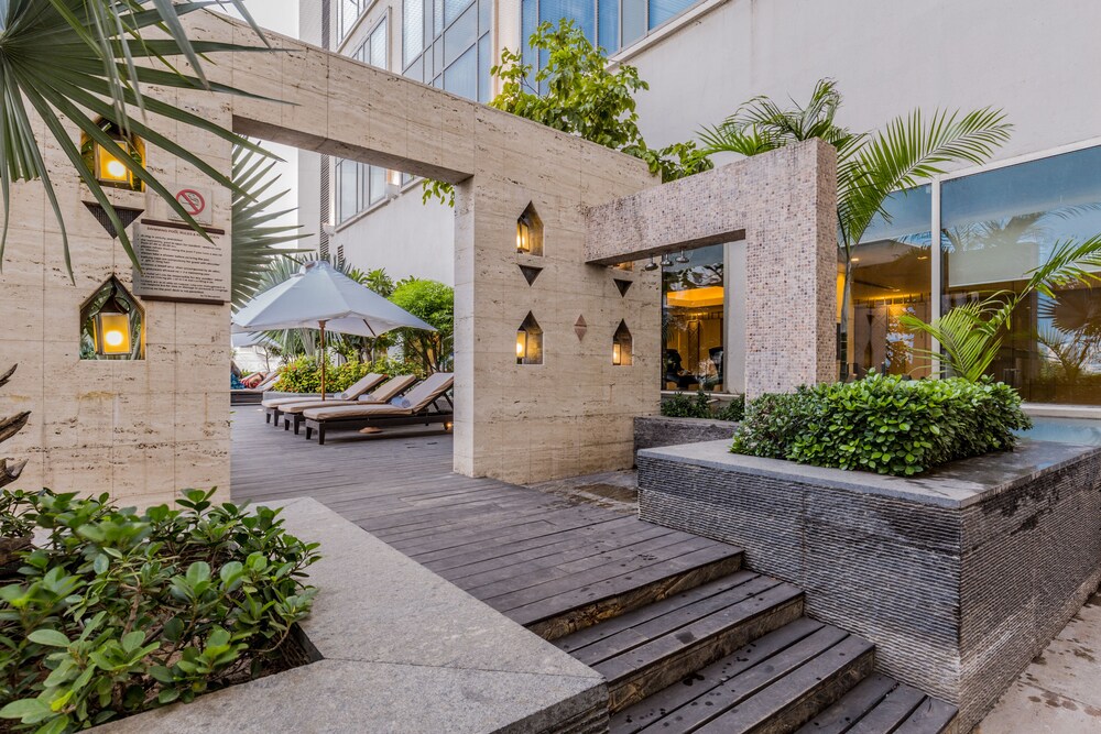 Courtyard View