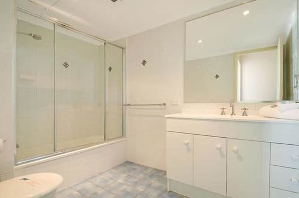 Standard Apartment, 2 Bedrooms - Bathroom