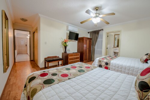 Del Marqués Hotel and Suites