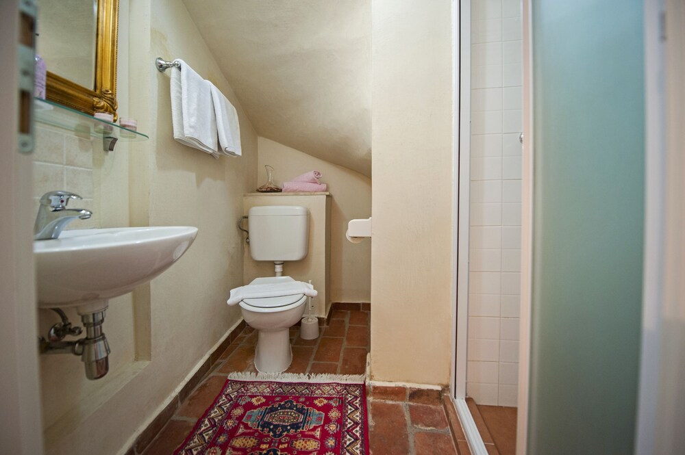Economy Double Room, Kitchenette, Ground Floor - Bathroom
