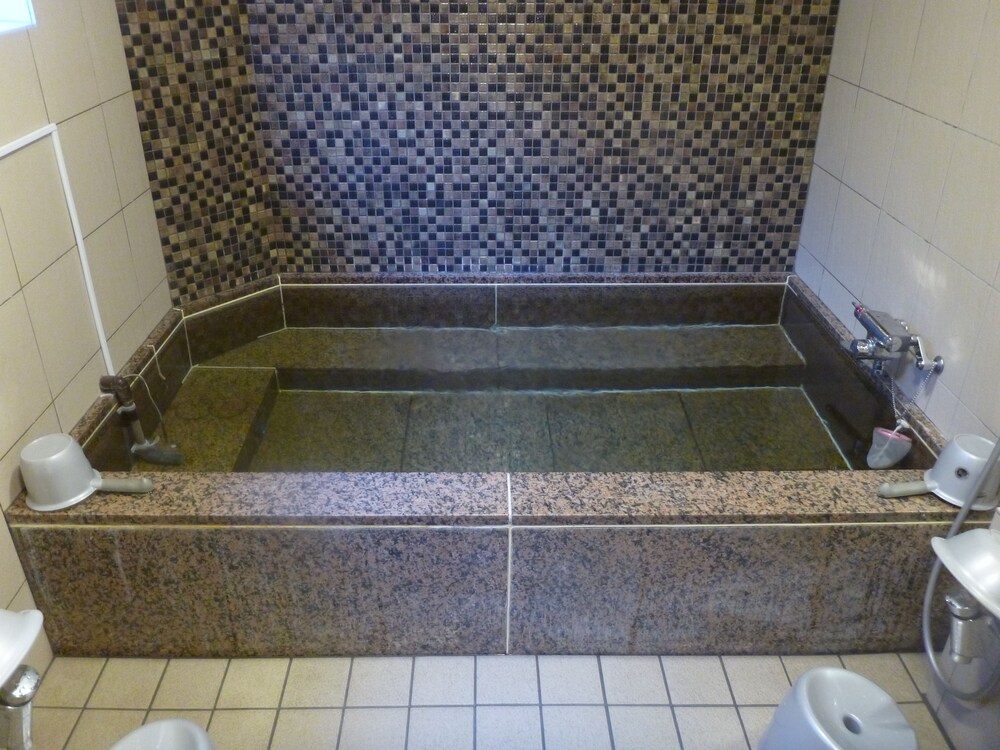 Deep Soaking Bathtub
