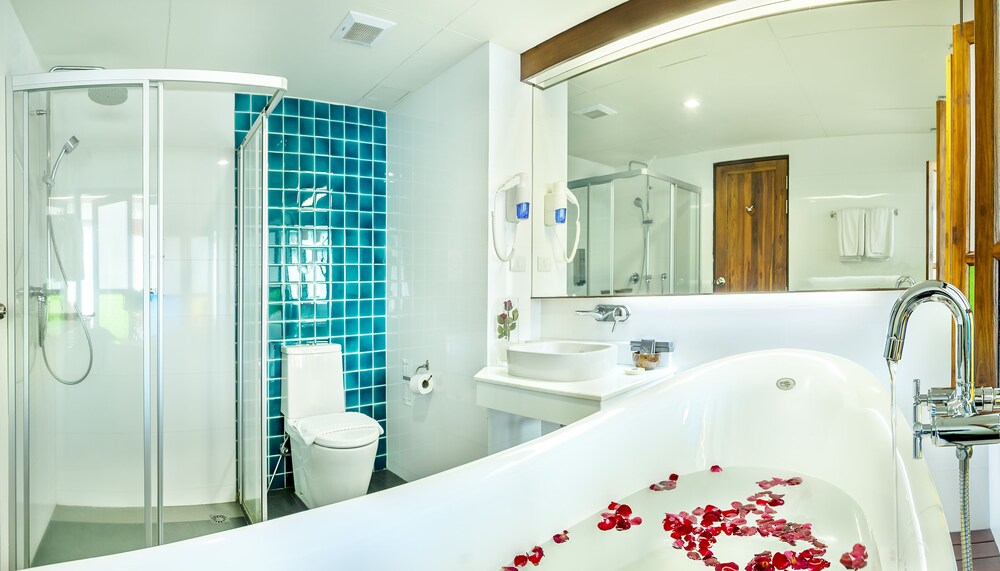 Deep Soaking Bathtub