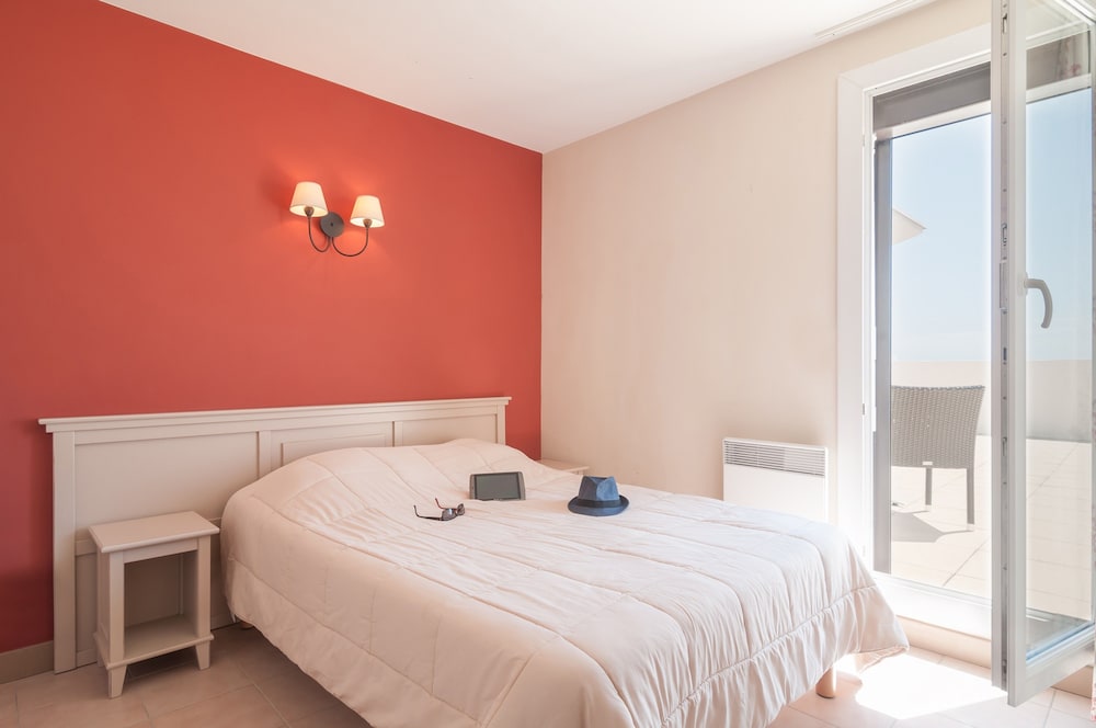 Standard 2 Bedroom Apartment for 6/7 people - Guestroom