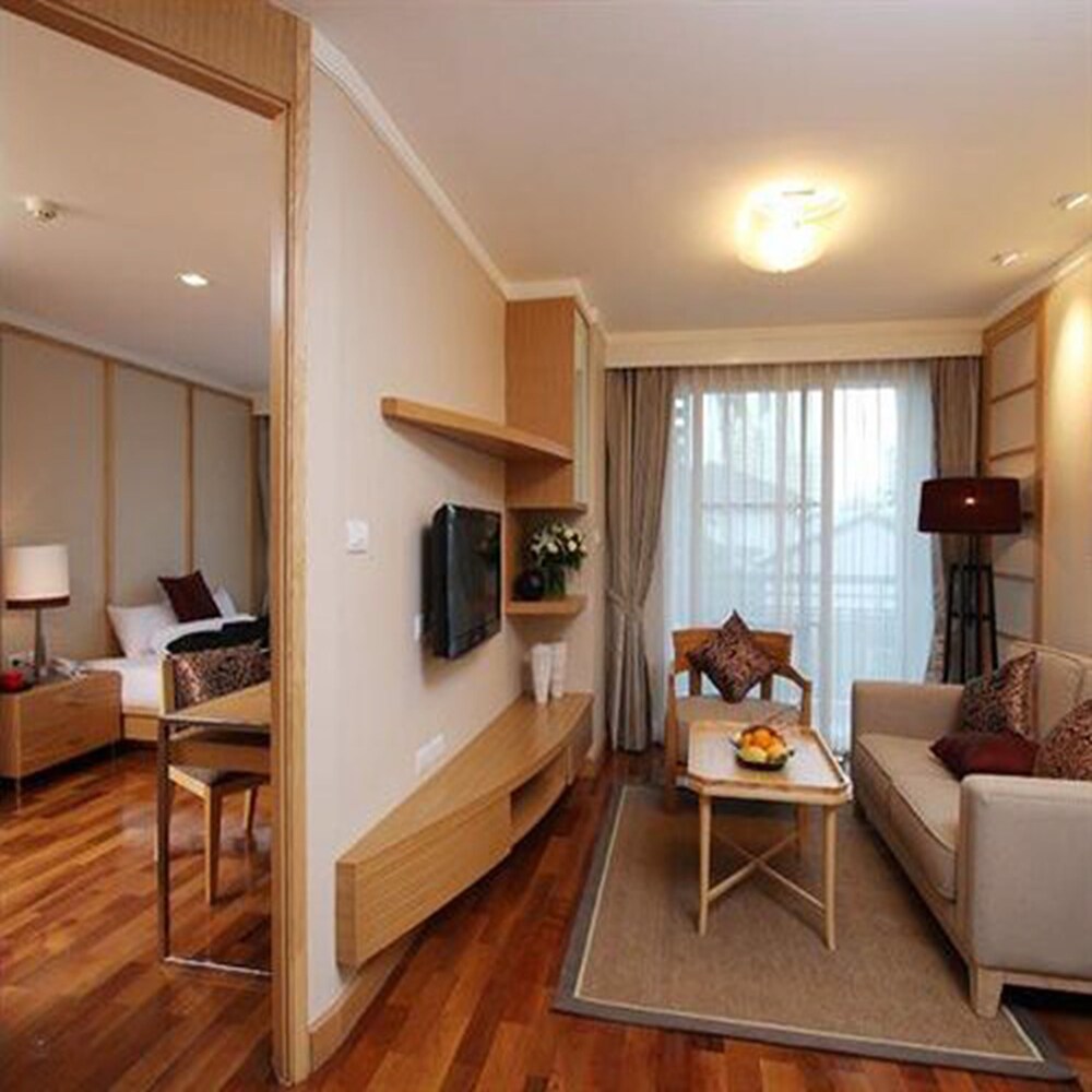 Suite, 1 Bedroom - Living Room