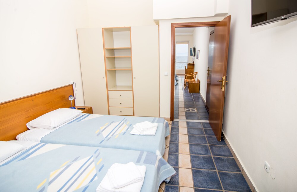 Apartment, 2 Bedrooms, Sea View, Sea Facing - Guestroom