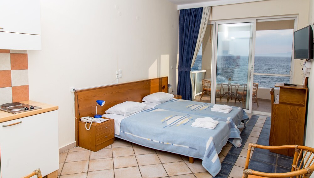 Apartment, 2 Bedrooms, Sea View, Sea Facing - Guestroom