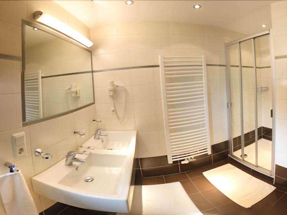 Royal Chalet, Multiple Bedrooms, Sauna (Private Spa) - Bathroom