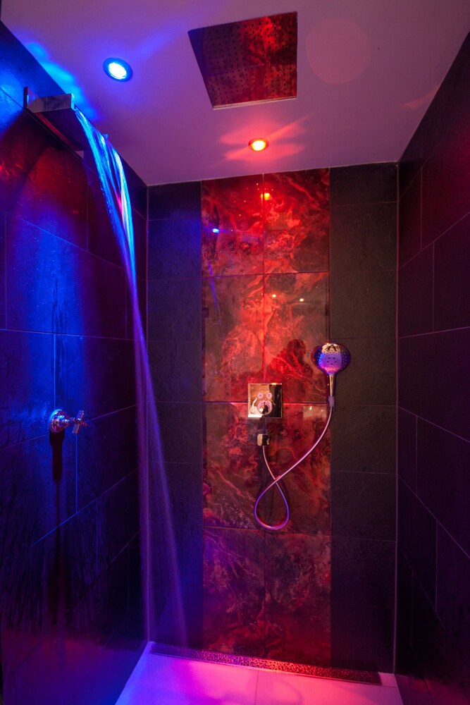 Royal Chalet, Multiple Bedrooms, Sauna (Private Spa) - Bathroom Shower