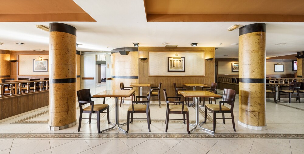 Hotel Bar