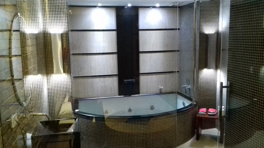 Jetted Tub