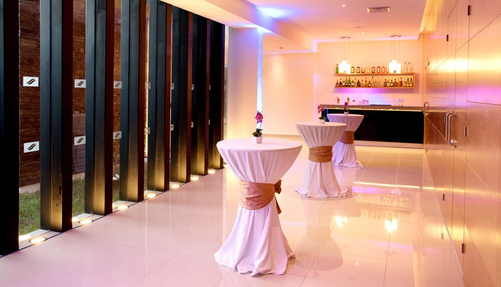 Hotel Lounge