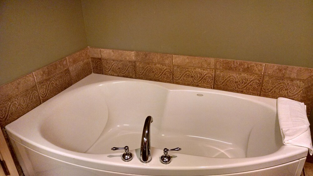 Deep Soaking Bathtub