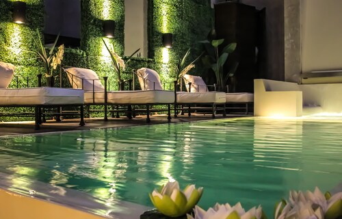 1828 Smart Hotel