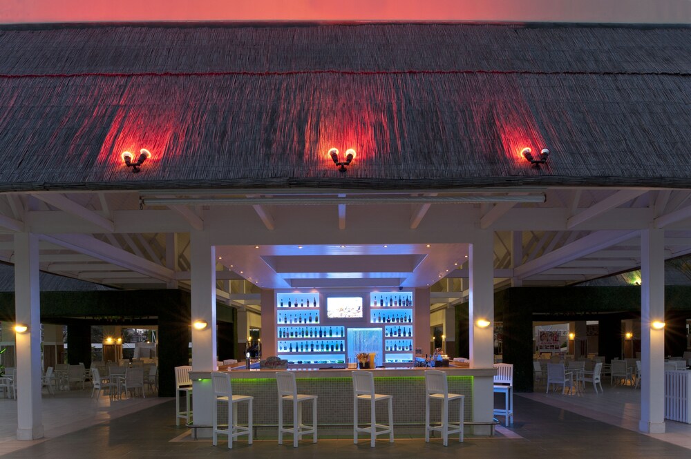 Poolside Bar