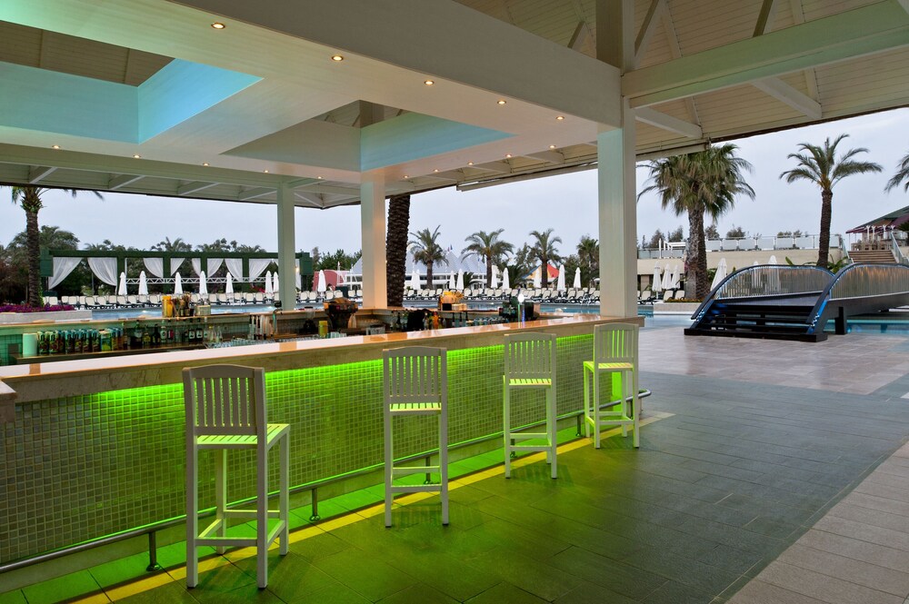 Poolside Bar