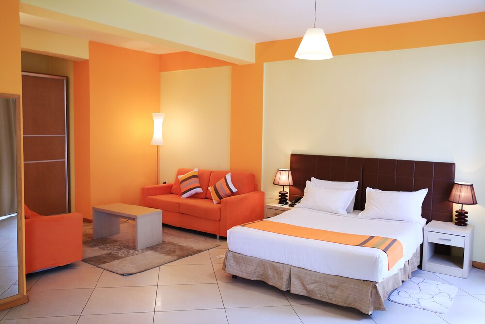 Suite, 1 King Bed, Corner - Guestroom