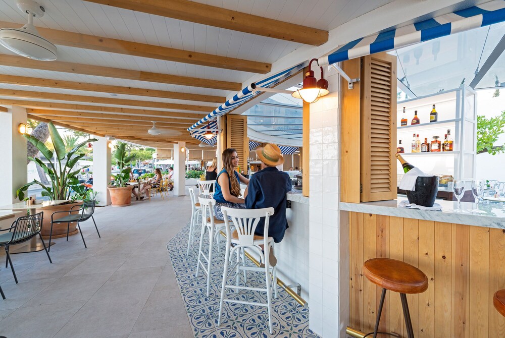 Hotel Bar
