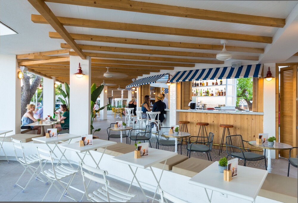 Hotel Bar