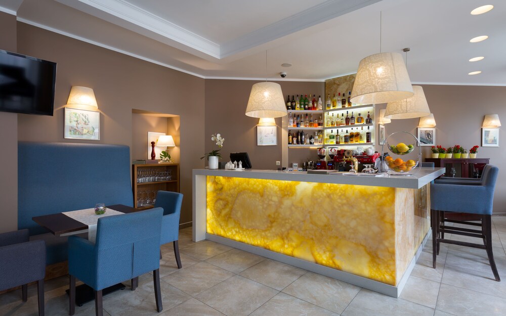Hotel Bar
