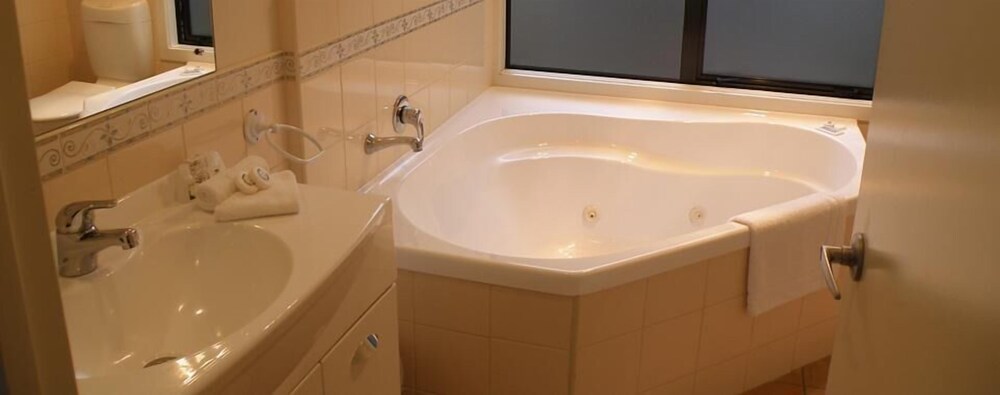 Jetted Tub