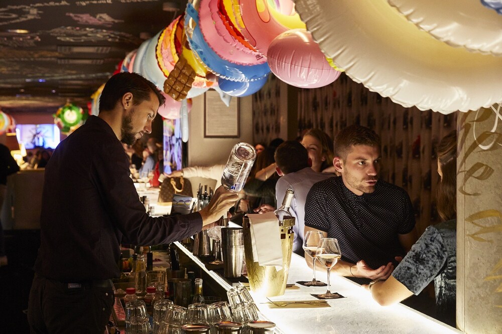 Hotel Bar