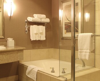 Deep Soaking Bathtub