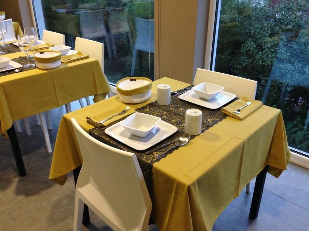 Couples Dining