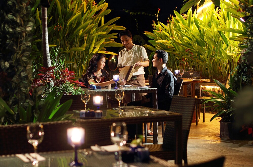 Couples Dining