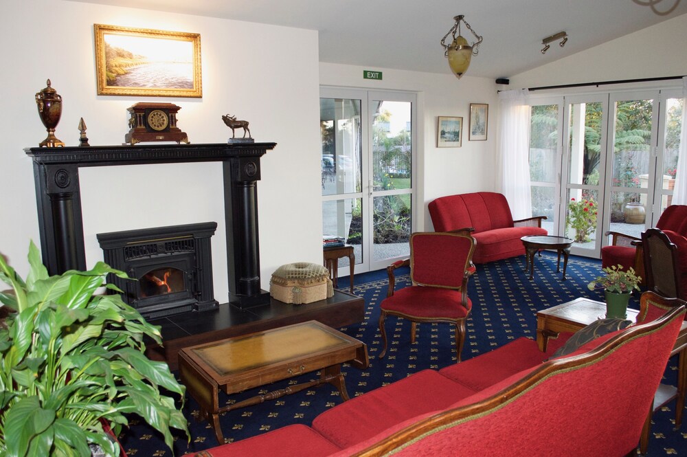 Hotel Lounge