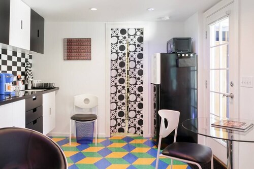 Fun Pop-Art Pad in Silver Lake, Huge Balcony with Park View