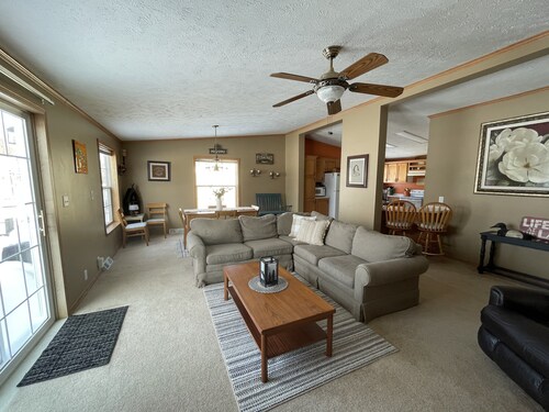 Houghton Lake Canal front 3 bed/2bath home close to trails. Golf cart use in sub