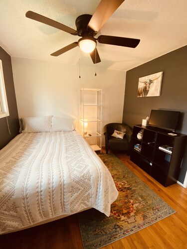 Cozy Home on quiet circle close to Hospital