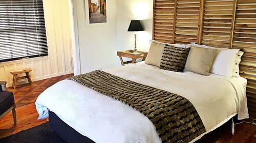 Mirriyindi - Unique Berrima escape for 9 in the Southern Highlands - 4pm check out Sundays