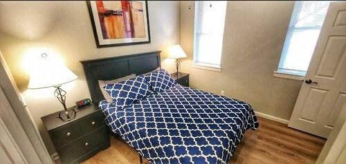 2 queen beds 1 full bath laundry - heart of Soulard - 1F