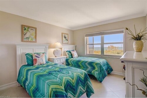 7th Floor Oceanview! - Steps to Vanderbilt Beach - Fully Renovated - Private