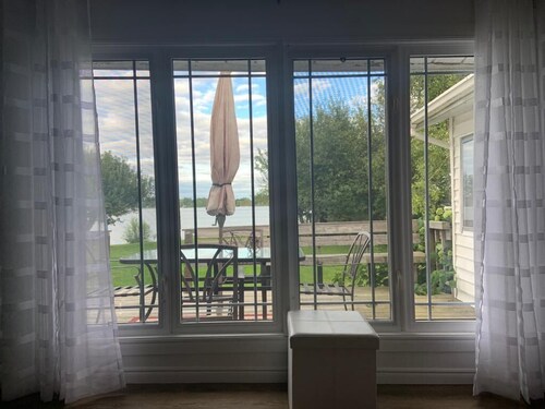 Waterfront Cottage on Lake Scugog by Kawartha Lakes, Little Britain