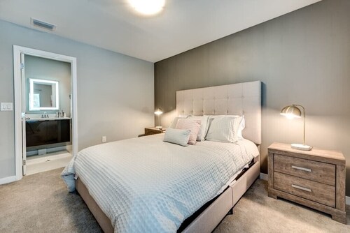 Family Friendly 4 Bedrooms Townhouse at Le Reve Resort (210221)