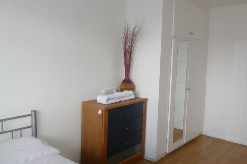 Entire 2 bed maisonette off Penge High Street Great Transport Links