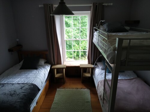 Magnificent country house with hot tub, 7 miles from sandy beaches