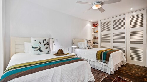 4BR/4BA Beach-Front *PROMO* May-Oct 2021 PAY for 4 nights get 5TH NIGHT FREE!