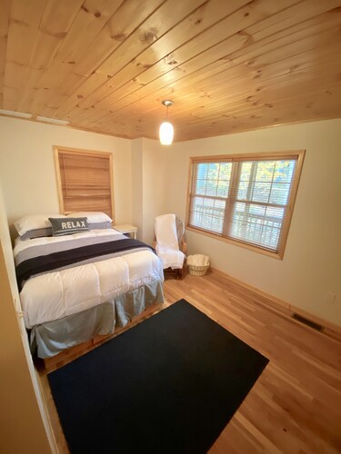 Cabin Home with spectacular rushing stream!